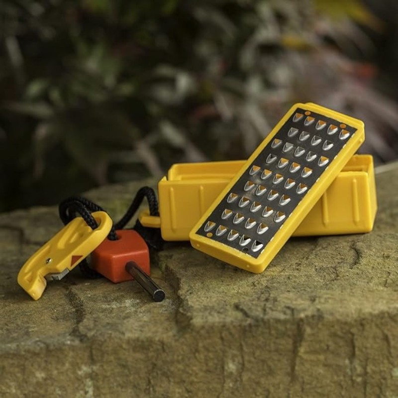 Magnesium Fire Starter - เครื่องจุดไฟน้ำหนักเบาพร้อมที่จุดไฟ: อุปกรณ์เอาตัวรอดกลางแจ้งแบบพกพา เครื่องมือทำทิ้งไฟฉุกเฉิน และอุปกรณ์เสริมสำหรับบุหรี่